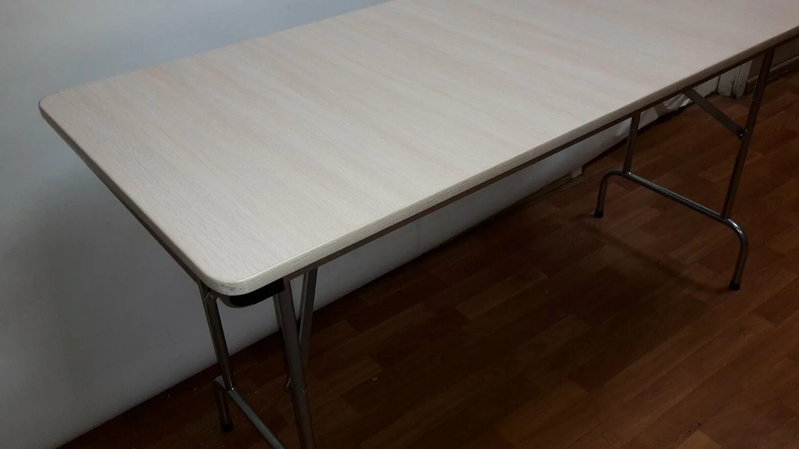 трибуна для актового зала 1000х730х1200. стол пьедестал. стол банкетный складной 1500х800. стол sonder. крутящийся постамент.