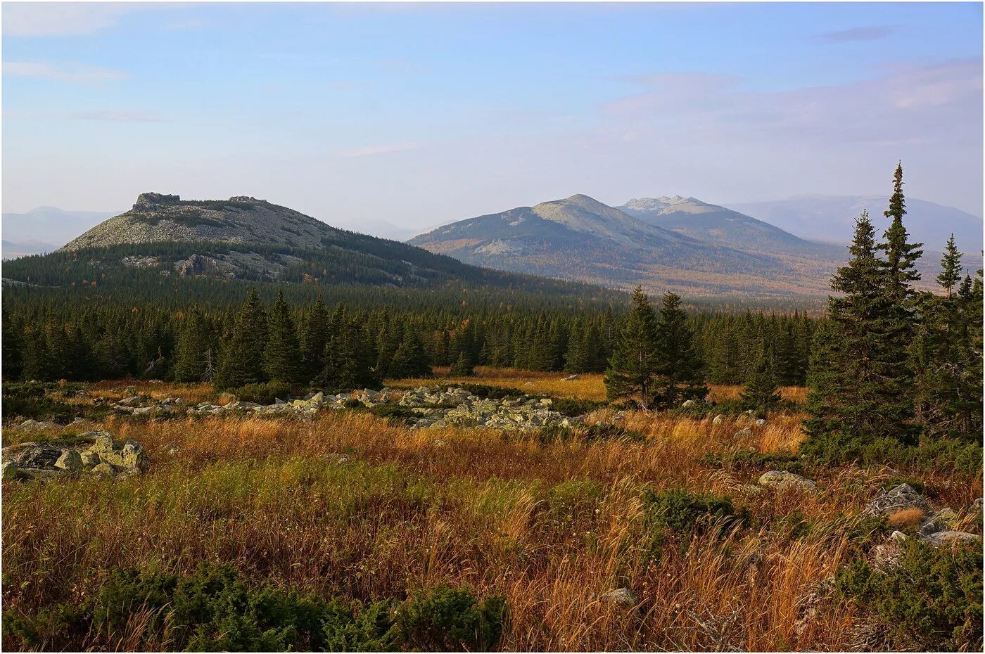 Челяба гора. Хребет нургуш южный урал. Хребет нургуш зюраткуль. Гора нургуш национальный парк зюраткуль. Челяба гора.