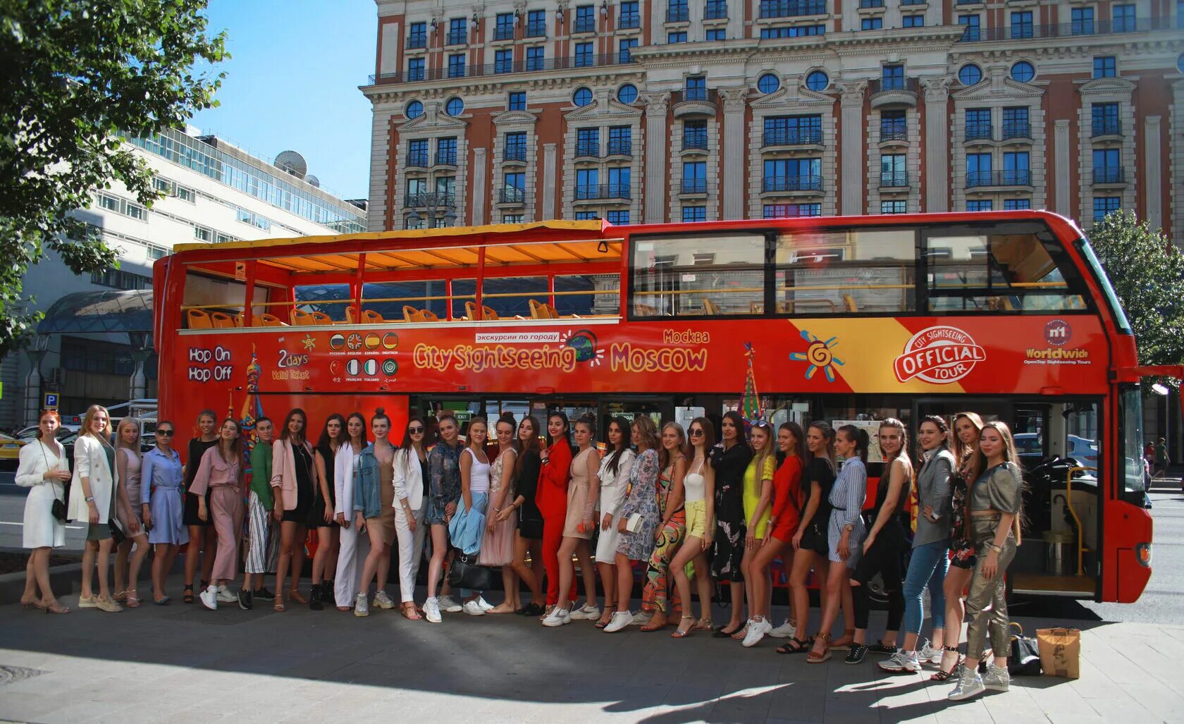 Экскурсия на красных двухэтажных автобусах. Автобус city sightseeing москва. автобус сити сайтсиинг москва. обзорная экскурсия по москве на красном автобусе. экскурсия в москве на двухэтажном автобусе обзорная.