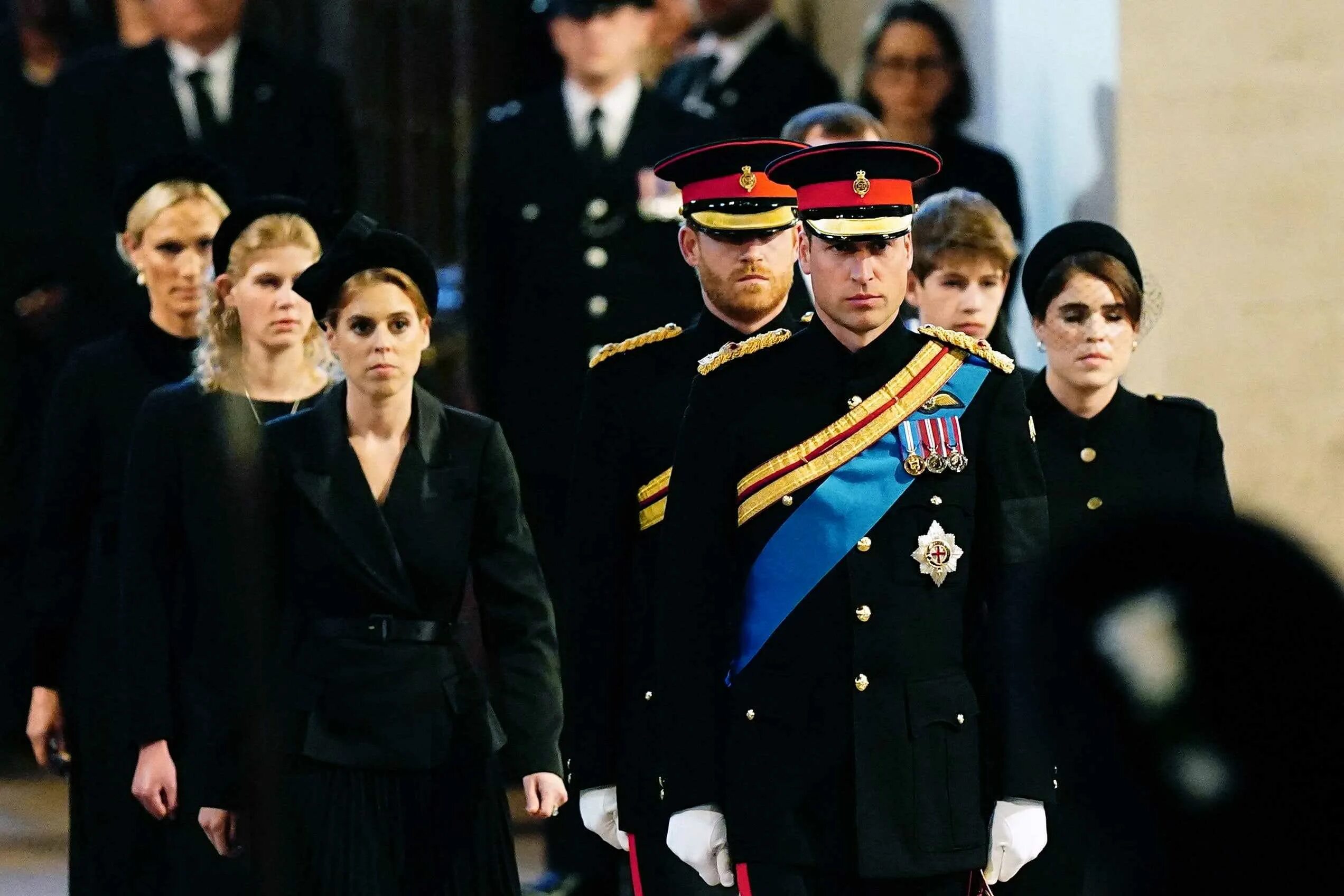 Похороны королевы Елизаветы 2022. Принцесса Беатрис на похоронах Елизаветы.