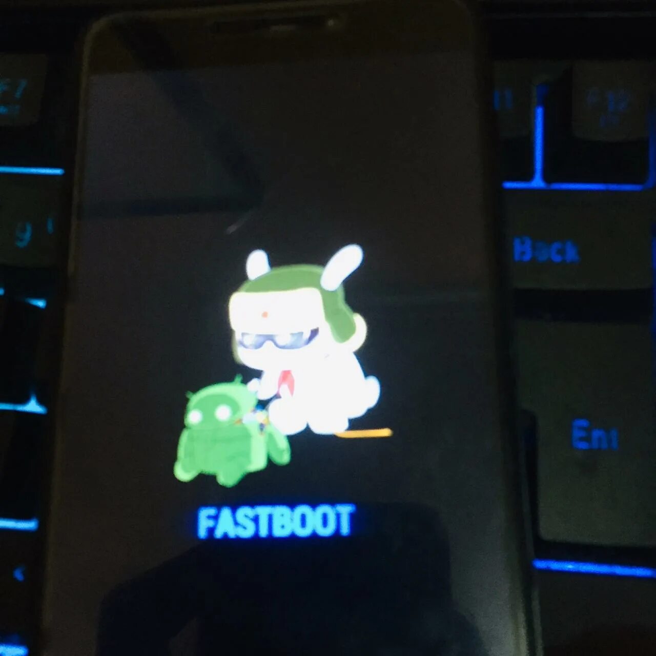 Кролик Xiaomi Fastboot. Fastboot на экране телефона. Появился экран Fastboot. Фастбут Xiaomi на экране. На экране появилась надпись fastboot