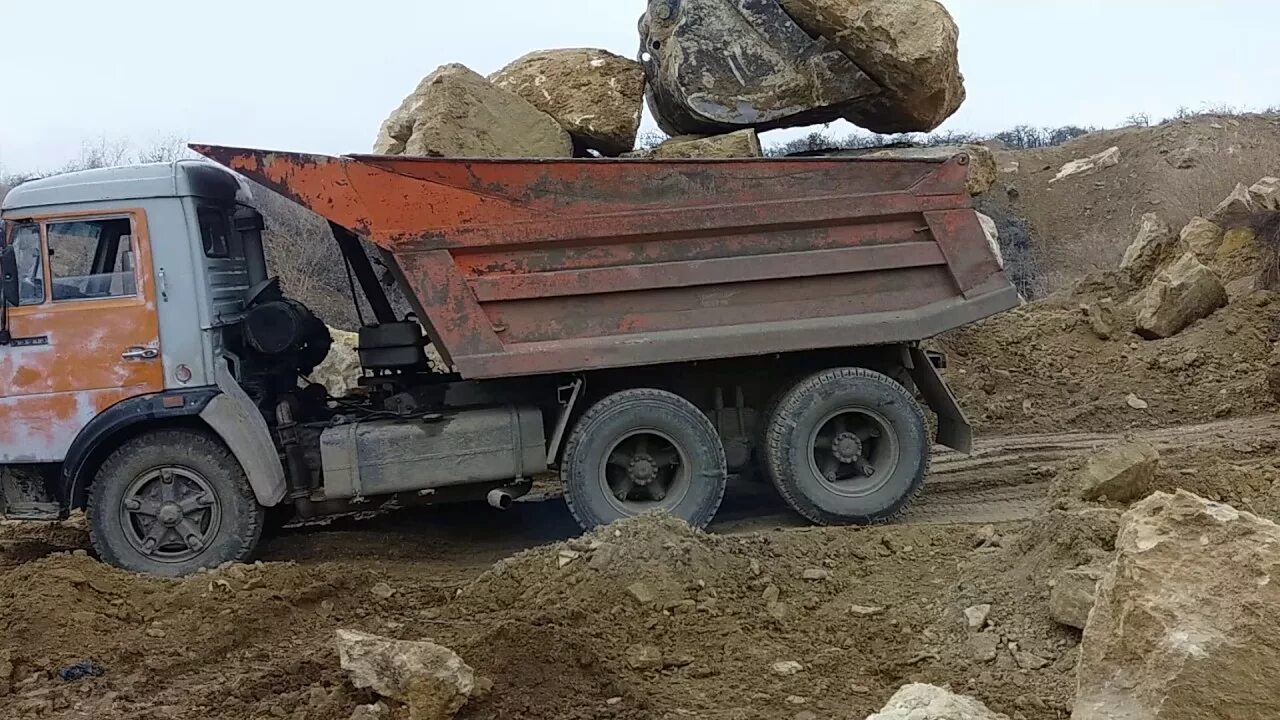 Грязный самосвал. Краз-5401. 480 самосвал. Самосвал с водителем в hd. Кратерный самосвал.