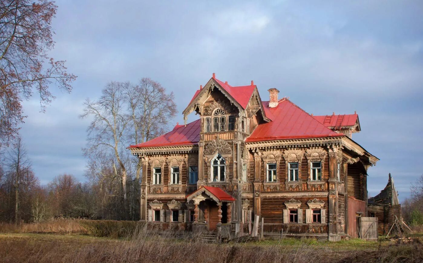 Русские усадьбы в области. Терем в Погорелово Костромской области. Погорелово Костромская область особняк Поляшова. Дом Терем в Погорелово Костромской области. Терем Ивана Поляшова в деревне Погорелово.