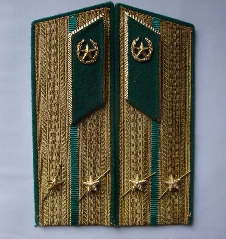 Погоны комиссара госбезопасности 1943. Погоны полковника советской армии. Погоны прапорщика вдв. Погоны советского времени. Погоны прапорщика вдв.