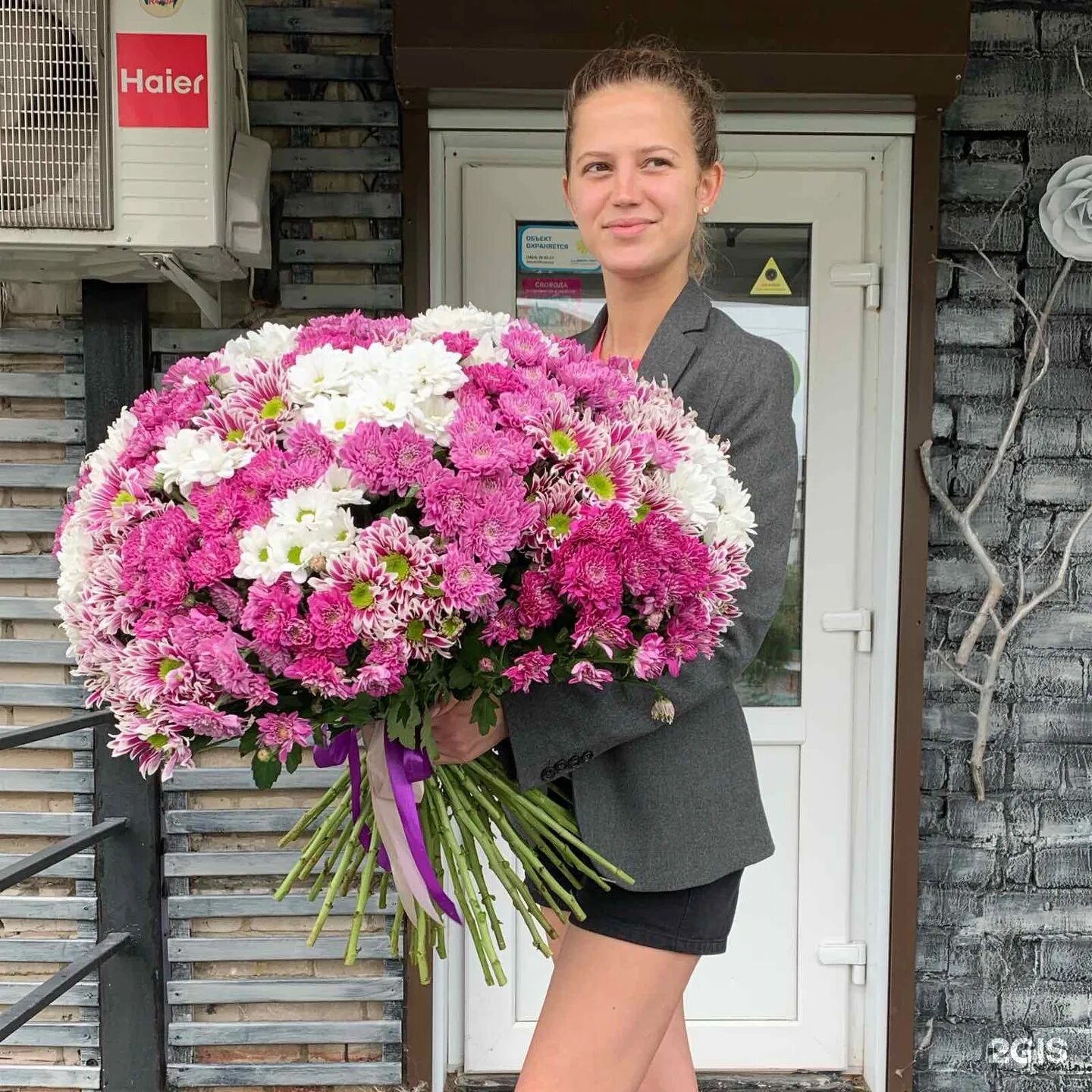 цветы березники. цветы возле ювелирного магазина. юбилейная 95 березники. цветы березники. Butterfly салон владикавказ.