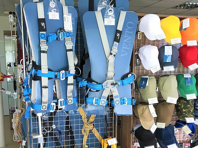 магазин спецодежда город березовский. спецодежда тандем. магазин спецодежды. магазин спецодежды красноярск адреса. инсталляция в магазине спецодежды.