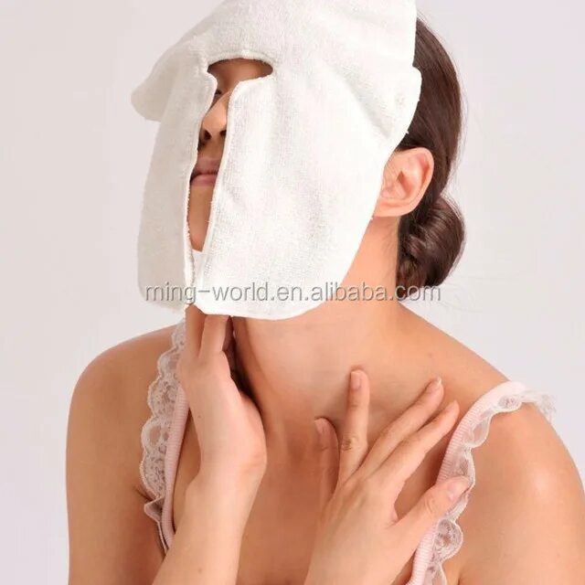 Маска полотенце. В полотенце с маской. Маска из полотенца. Цех полотенца и маски. Подарочные наборы с масками для лица и полотенцем.