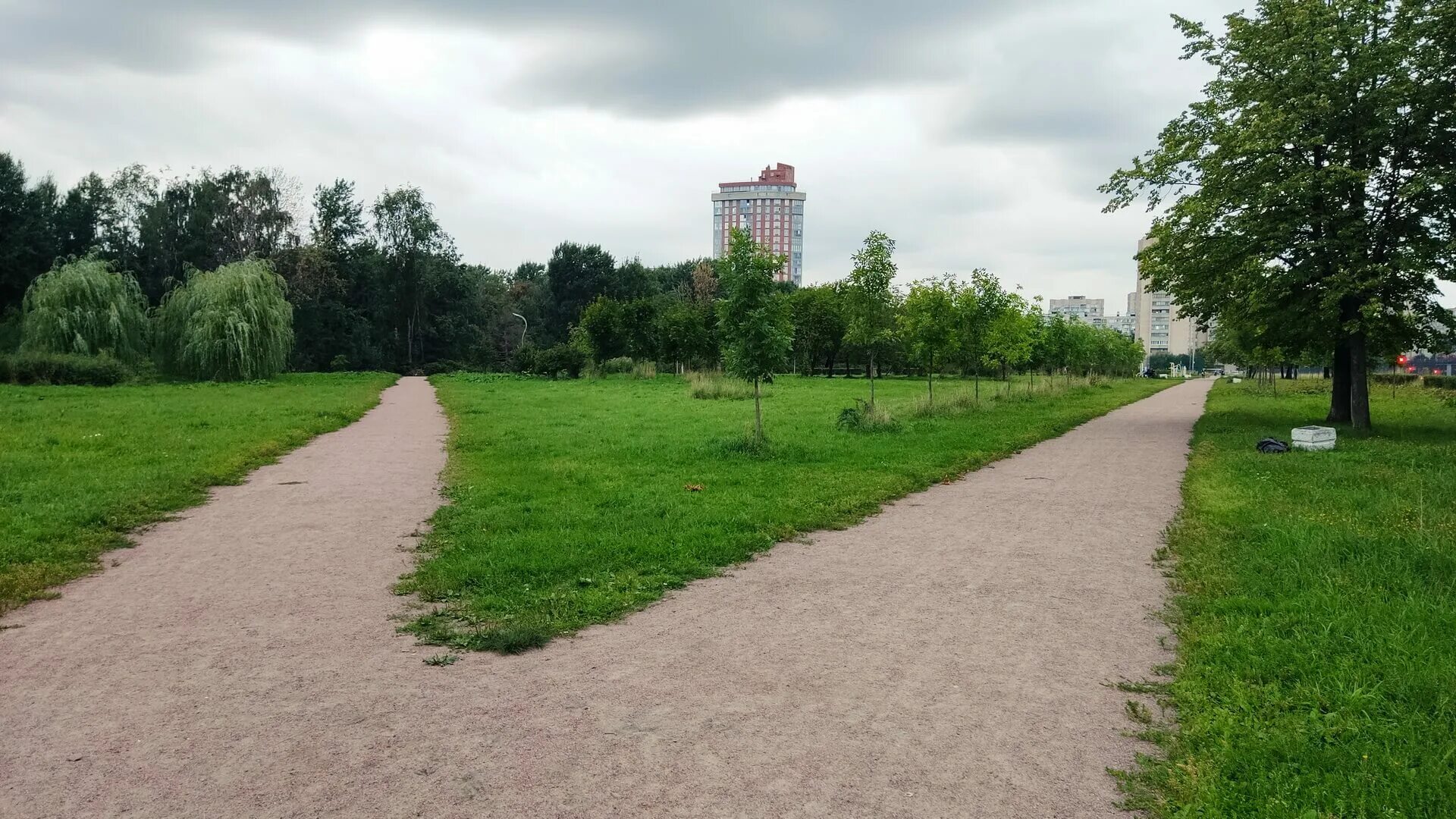 Парк есенина санкт петербург. Парк Есенина Санкт-Петербург зимой. Парк Есенина 1970 Санкт-Петербург. Сквер Есенина Черкесск. Парк Есенина осень Санкт Петербург.