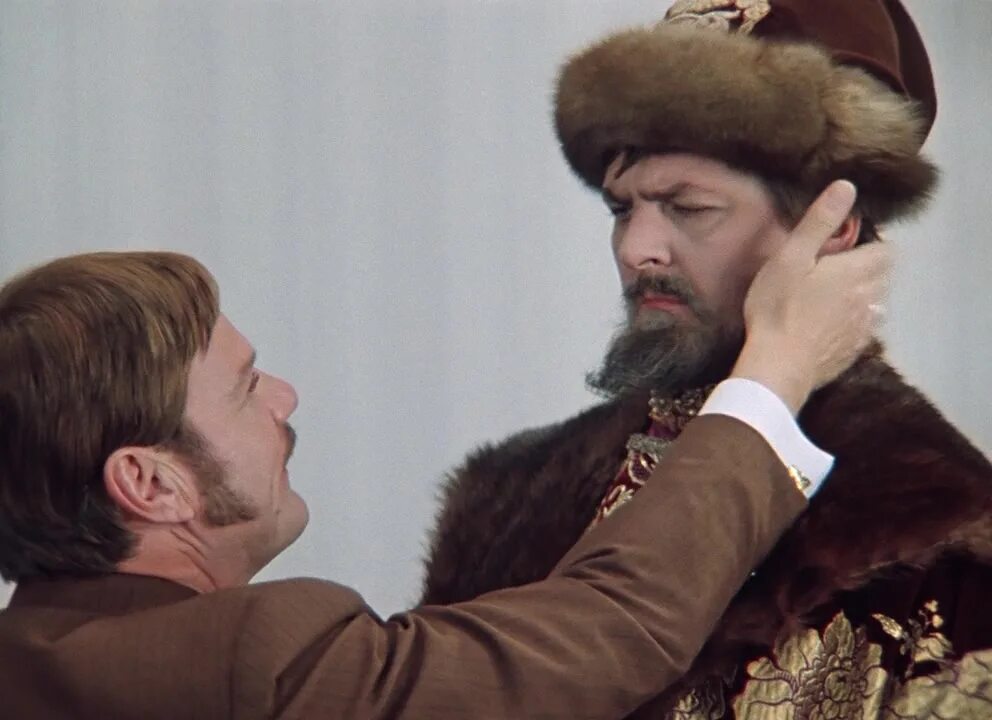 иван василия вспоминает професию. иннокентий смоктуновский иван васильевич меняет. думающий грозный. иван 3 грозный. иван васильевич храманкеи.