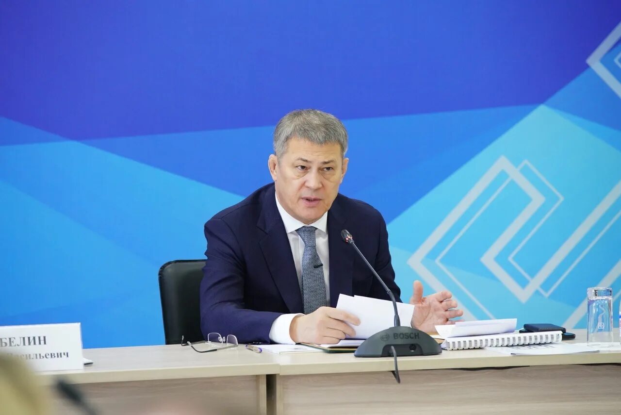 Хабиров объявил 2024 год годом. Хабиров 2004. Хабиров данис фото. Радий хабиров послание. Радий хабиров.