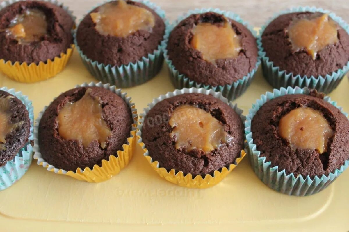 двухцветные капкейки. капкейки с кремом. морковные капкейки с кремом чиз. капкейки. украшение кексов.