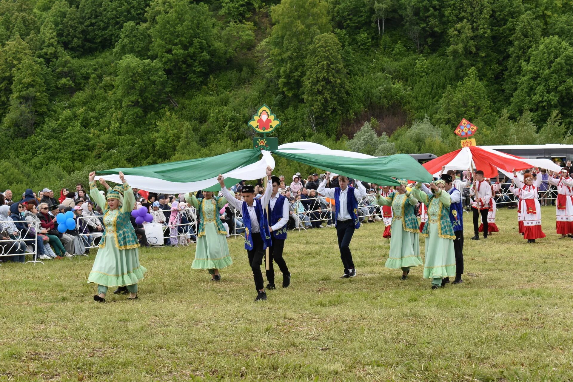 Татарский праздник в марте. Камские Поляны Сабантуй. Камские Поляны Сабантуй 2023. Фестиваль Сабантуй. Сабантуй картинки.