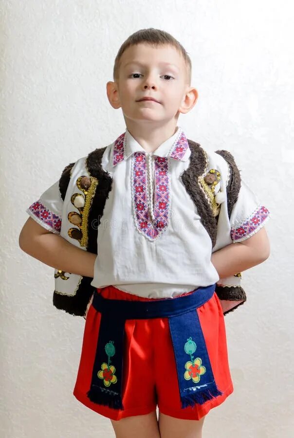 Украинский хлопчик. Barefoot boys in class in russia. Gypsy boy romania. Деревенский мальчик. Ukrainians boys.