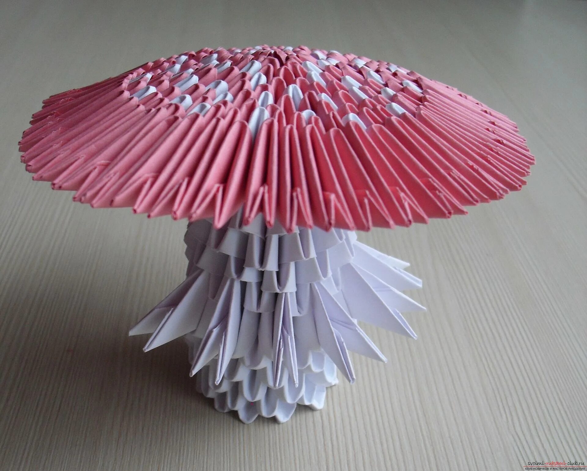 Поделки из бумаги фото. Большая поделка из бумаги. Мастер класс оригами. Огромные поделки из бумаги. Модульное оригами гриб.