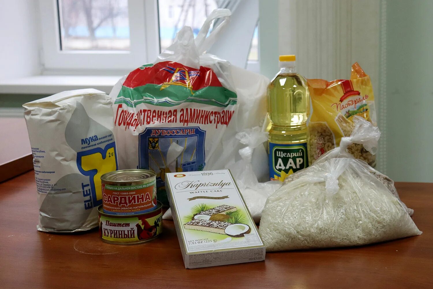 продуктовые наборы для пенсионеров в 2022 году. продуктовый набор 1993г. продуктовые наборы для людей 65 лет. выдача продуктовых наборов школьникам. продовольственный набор для пенсионеров.