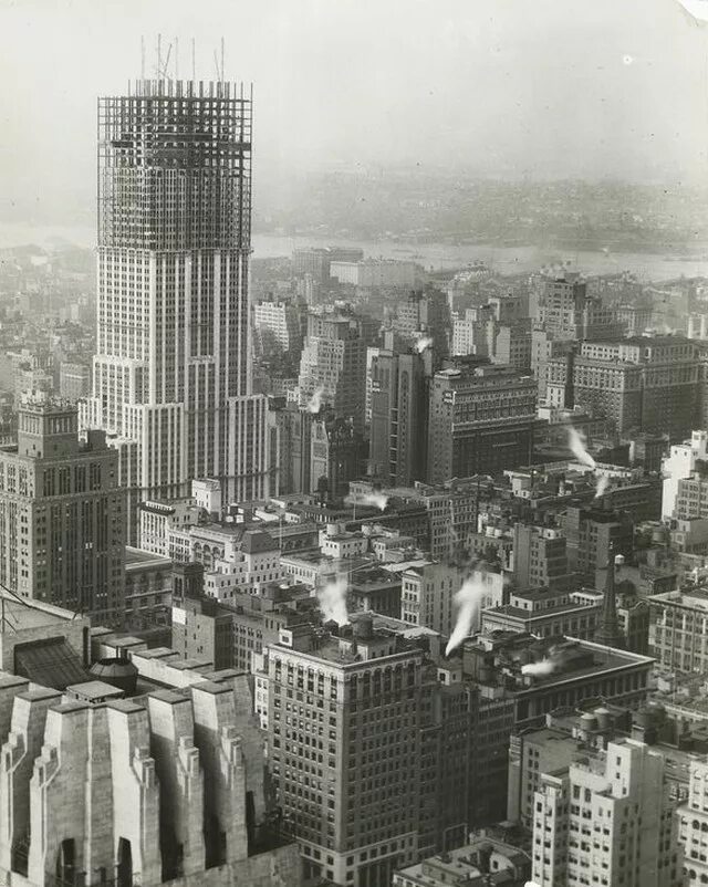 Первые высотные здания. Эмпайр-Стейт-Билдинг Нью-Йорк. Эмпайр Стейт Билдинг стройка. Эмпайр-Стейт-Билдинг Нью-Йорк 1930. Эмпайр Билдинг 1930.