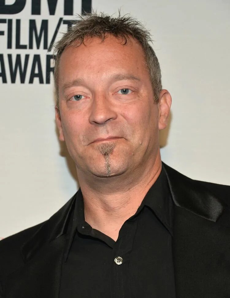 Charlie clouser. Чарли клоузер. чарльз александр «чарли» клоузер. дэннер клоузер. charlie clouser composer.