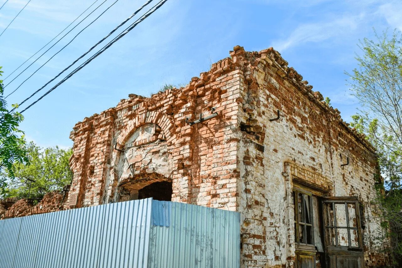 Оренбург татарская каргала. Татарская Каргала мечеть куш Манара. Куш Манара Оренбург мечеть. Мечеть в татарской Каргале Оренбург. Деревня Татарская Каргала кладбище.