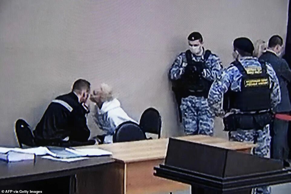Навальный на суде в колонии. Беспредел в суде. Тюрьма в России беспредел. Суд над Навальным.