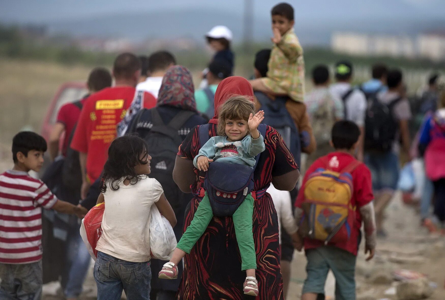 Мексиканские беженцы. Мигранты мексиканцы сша. Беженцы из мексики в сша. Иммиграция помощь. Американская политика.