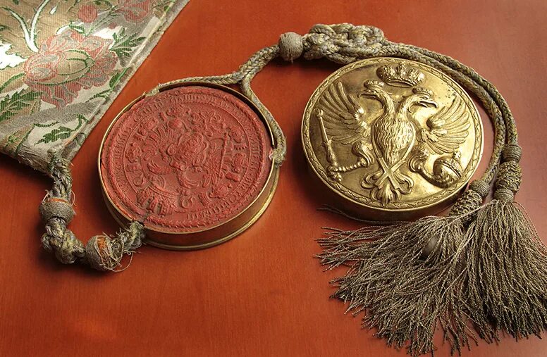 Вислая печать новоторжского наместника. Вислая печать. Старинная вислая печать. Вислая печать иоанн. Актовая печать великого новгорода.