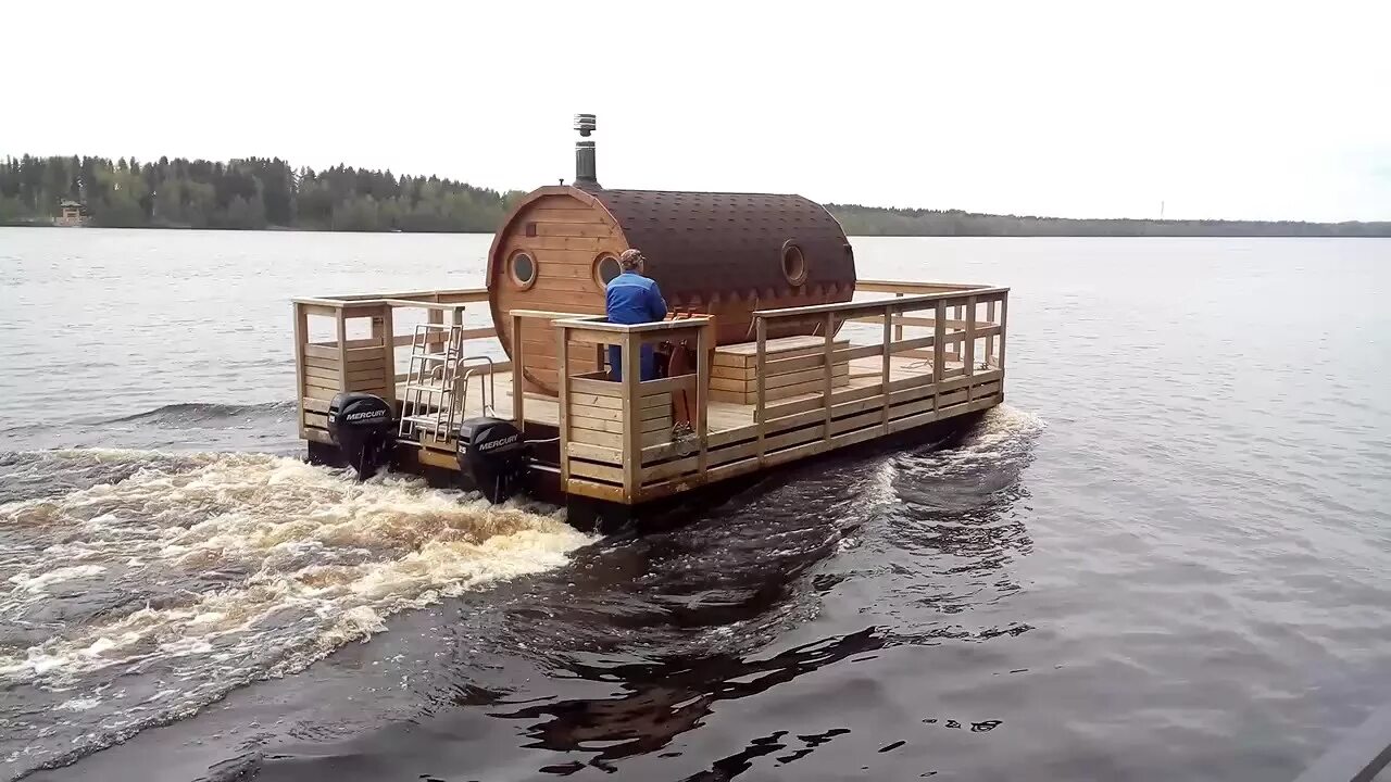 Плавучая баня Чебоксары ГЭС. Плавучие финские бани. Баня бочка на понтоне. Плавучая баня Истринское водохранилище. Русская баня на воде