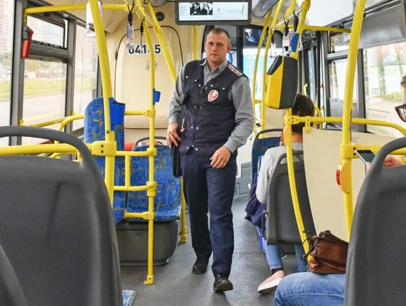 контролер гку в москве метро. что делает контролер в автобусе. контролеры москва. удостоверение контролера автобуса. контроллер гку организатор перевозок.