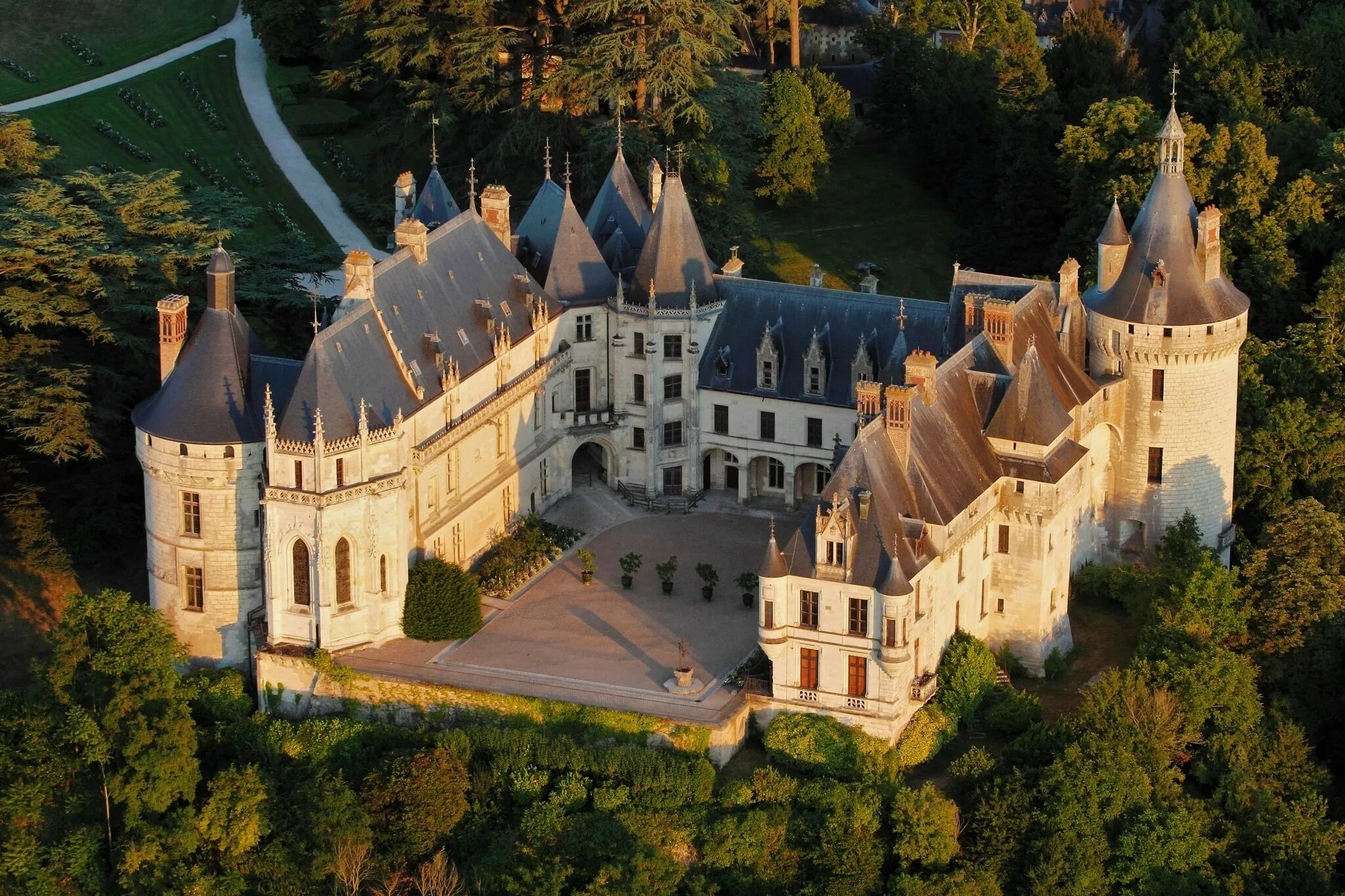 Замок Шато де Шомон. Замок Шомон сюр Луар. Замок Chaumont Франция. Долина Луары замок Шомон. Замок господина