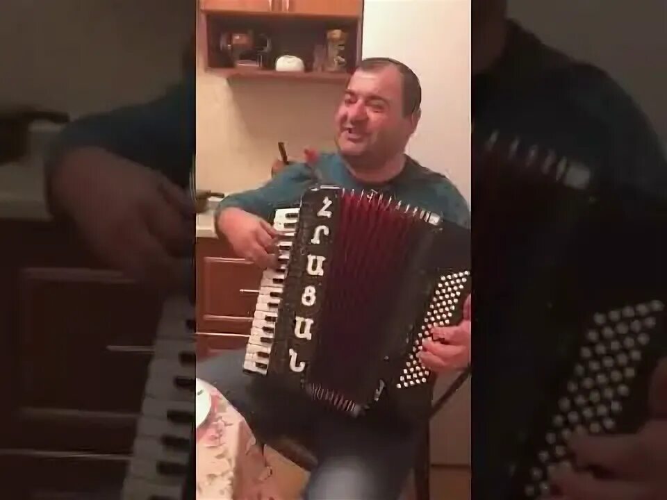 Аруся кавказ блоггер. Аруся галстян. С новым годом по кавказски. Sax suta картинки. Ромка рамазян.