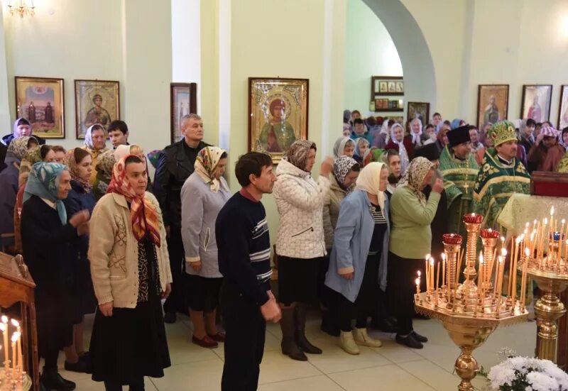 Новости новосергиевка оренбургская. Храм п.Новосергиевка. Новосергиевка храм богослужение. Церковь в Новосергиевке Оренбургской области.