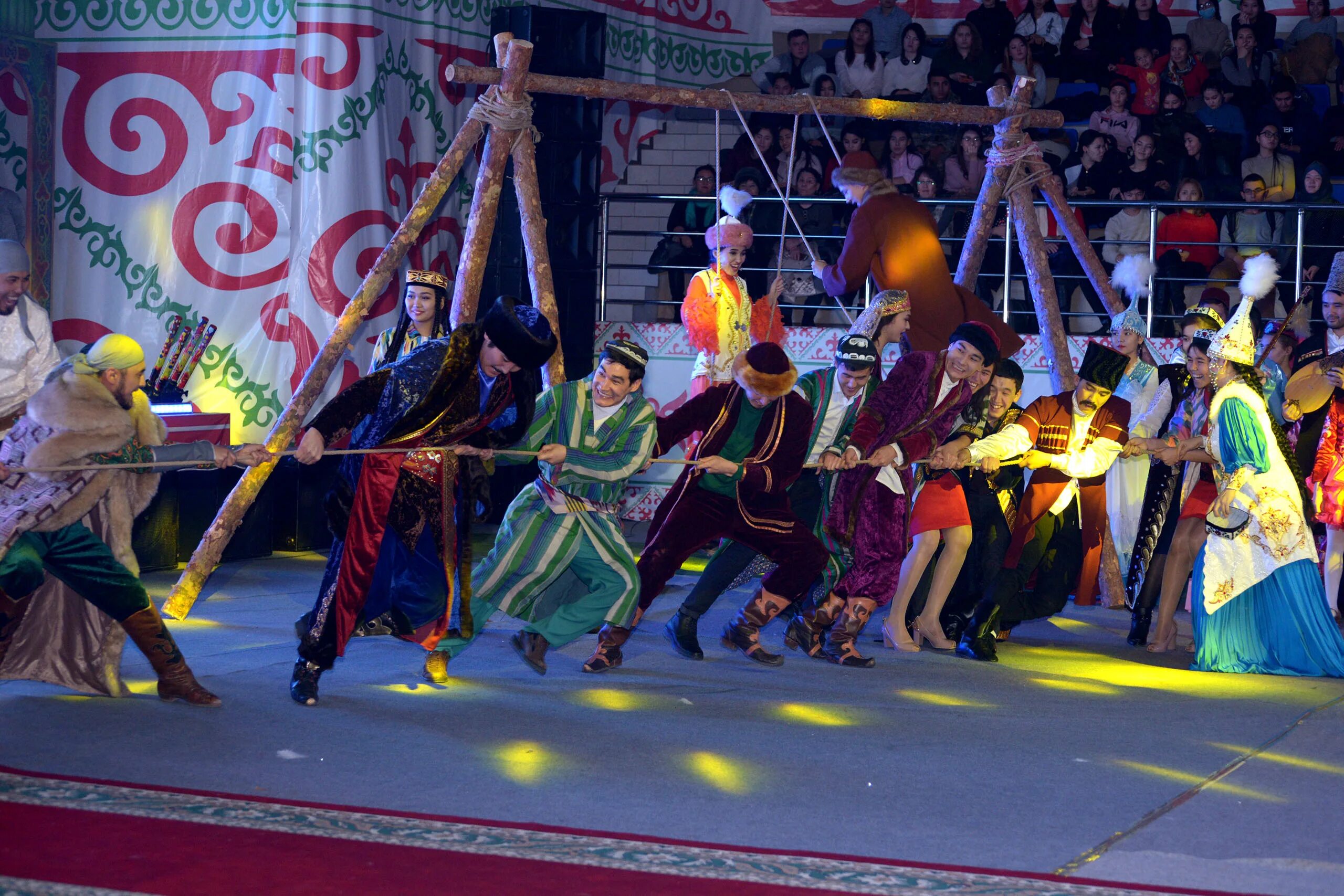 Театрализованное представление. Наурыз традиционный праздник. Наурыз Казахстан традиции. Наурыз в России.