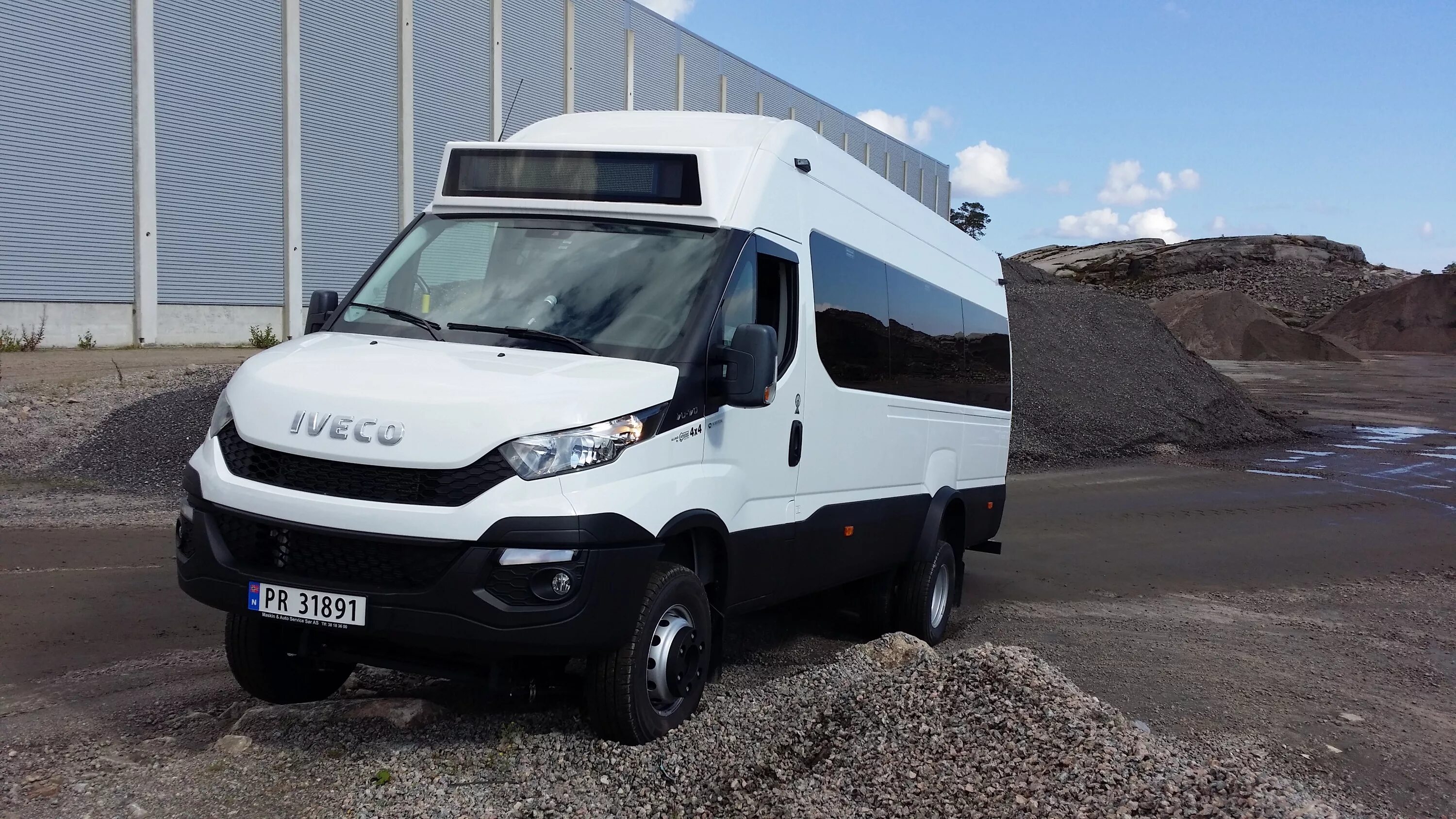 Купить ивеко дейли 3.0. Ивеко Дейли 4. Iveco Daily 4x4. Iveco Daily 4x4 экспедиционник. Iveco Daily 4x4 Bus.