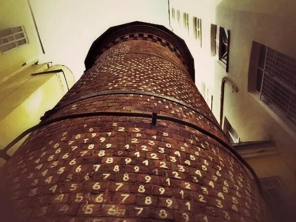 Башня грифонов (васильевский остров, 7-я линия, д. 16). Двор башня грифонов в санкт-петербурге. Башня грифонов на васильевском острове. Башня грифонов на васильевском острове.