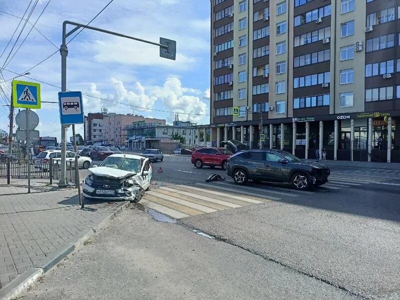 ДТП Воронеж пединститут. ДТП Воронеж на Ленинском проспекте. Остановка пединститут Воронеж. Воронеж остановиться