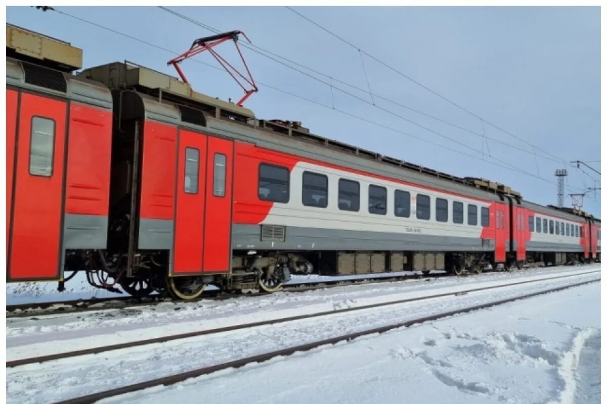 Электричка татарская барабинск новосибирск. Электропоезд Татарская Новосибирск. Пригородный вагон. Электричка Новосибирск Татарская. Станция Барабинск.