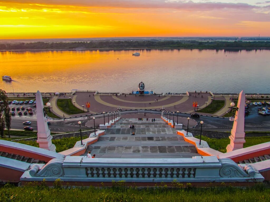 Чкаловское нижний новгород. Нижегородская чкаловская лестница. нижний новгород лестница чкалова. нижний новгород набережная чкаловская лестница. чкаловская лестница нижний новгород с волги.