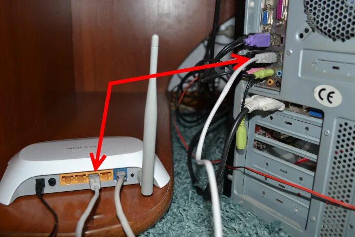 Подключаем роутер к кабельному интернету. Шнур для вай фай роутера и компьютера. Провод от вай фай роутера к компьютеру. Подключить кабель от роутера к ноутбуку провода. Как подключить патч корд к роутеру.