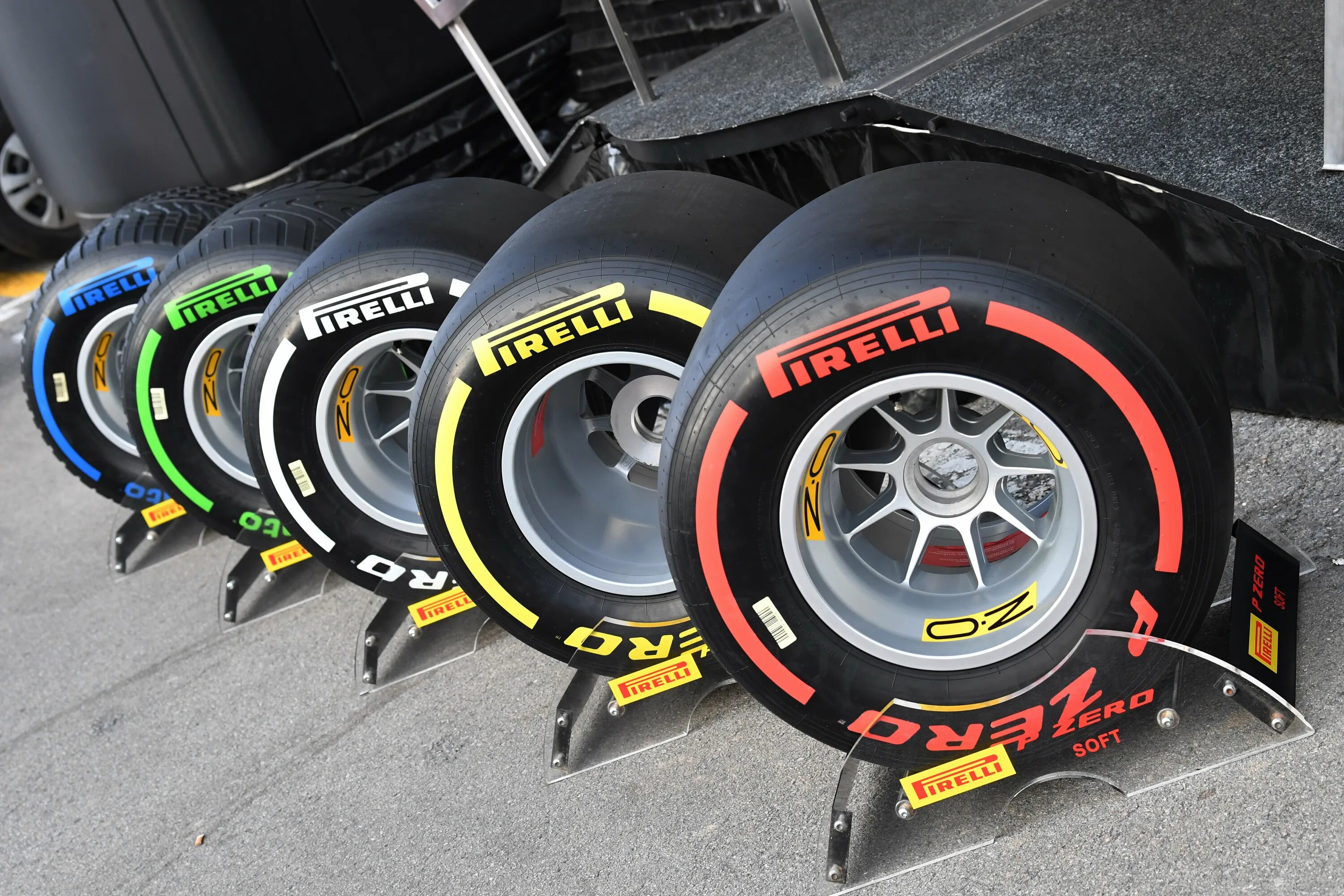 Резина формула 1. Pirelli f1 tyres. pirelli formula 1. шины пирелли формула 1. колесо ф1 пирелли.