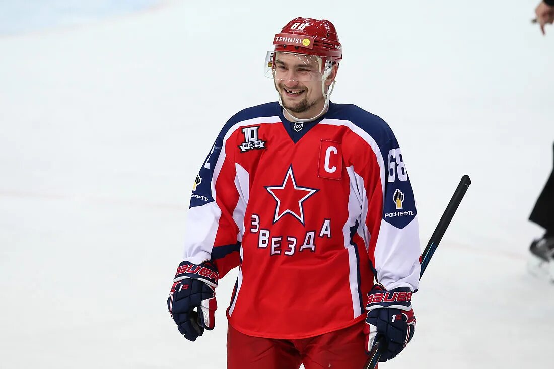 энди миле. иванов хоккеист локомотив. автобус вхл. силаев торпедо 2006. силаев хоккеист.