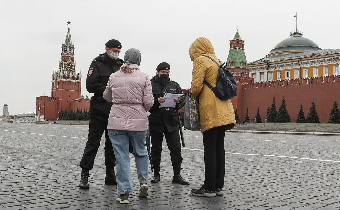 Отличившиеся люди в россии. Иностранцы в Москве. Россияне. Россия человек. Ограничения в Москве.