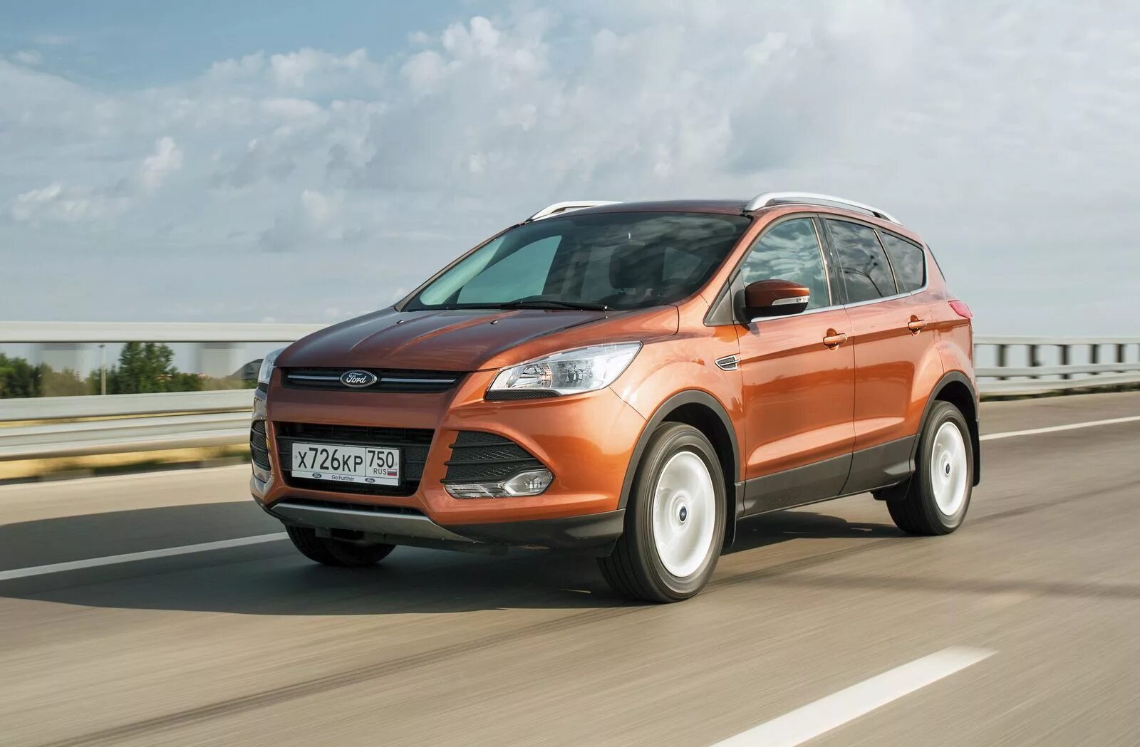 Какой кроссовер экономичнее. Форд Куга 2015. Ford Kuga 2g 2013. Форд Куга коричневый. Кроссовер Куга 5.