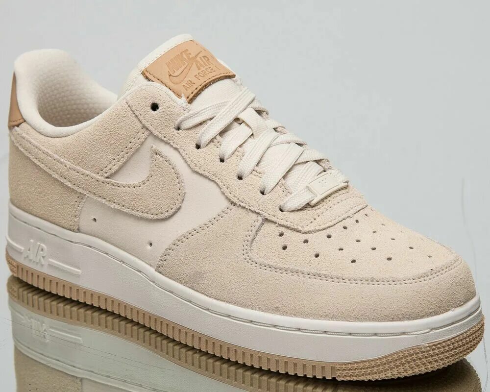 Nike af1 бежевые. Nike Air Force 1 бежевые. Nike Air Force 1 07 'pale Ivory'. Найк АИР Форс 1 белые бежевый.