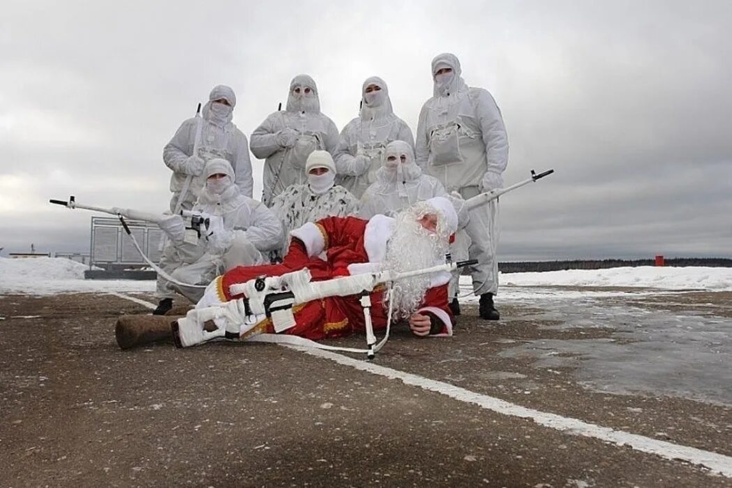 Военный новый год. Спецназ новый год. Дед Мороз и его отморозки. Боевой дед Мороз.