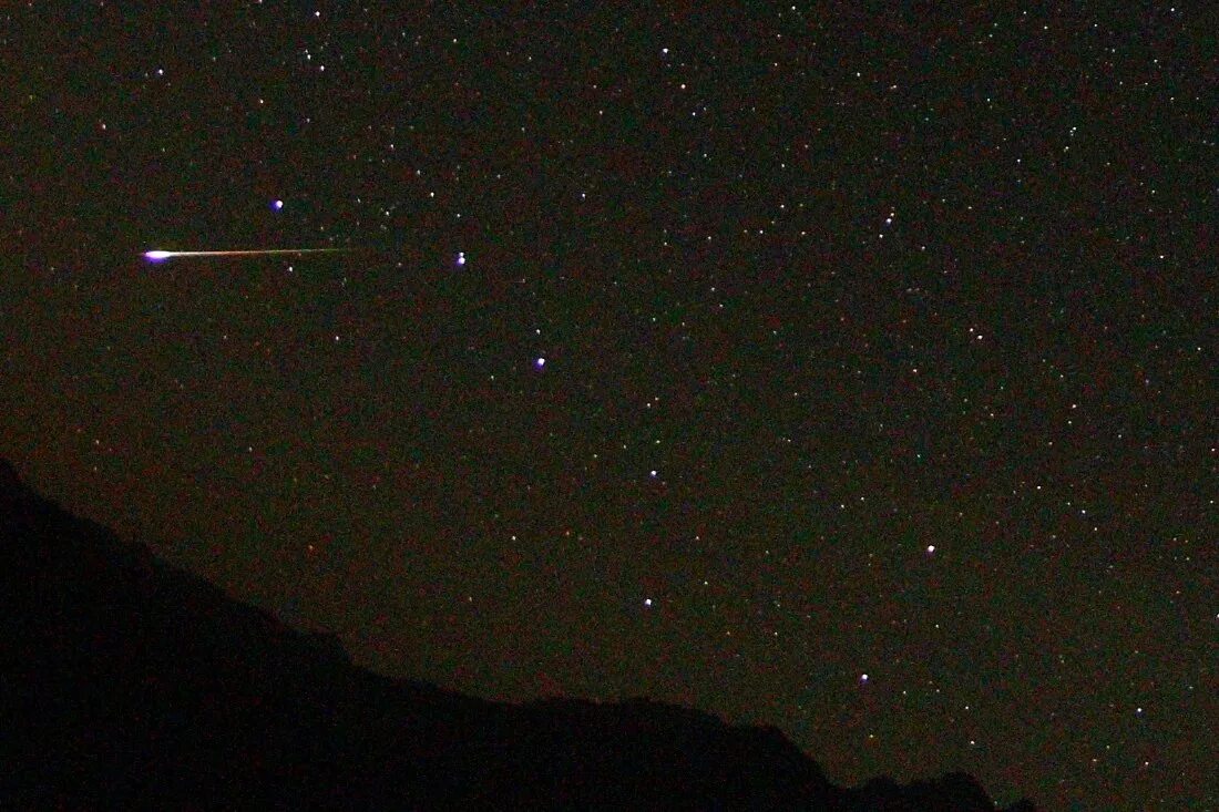 Метеор. Ef эридана b. Астероид в небе. Вид на небе астероидов. Поток ориониды метеорный 2022.