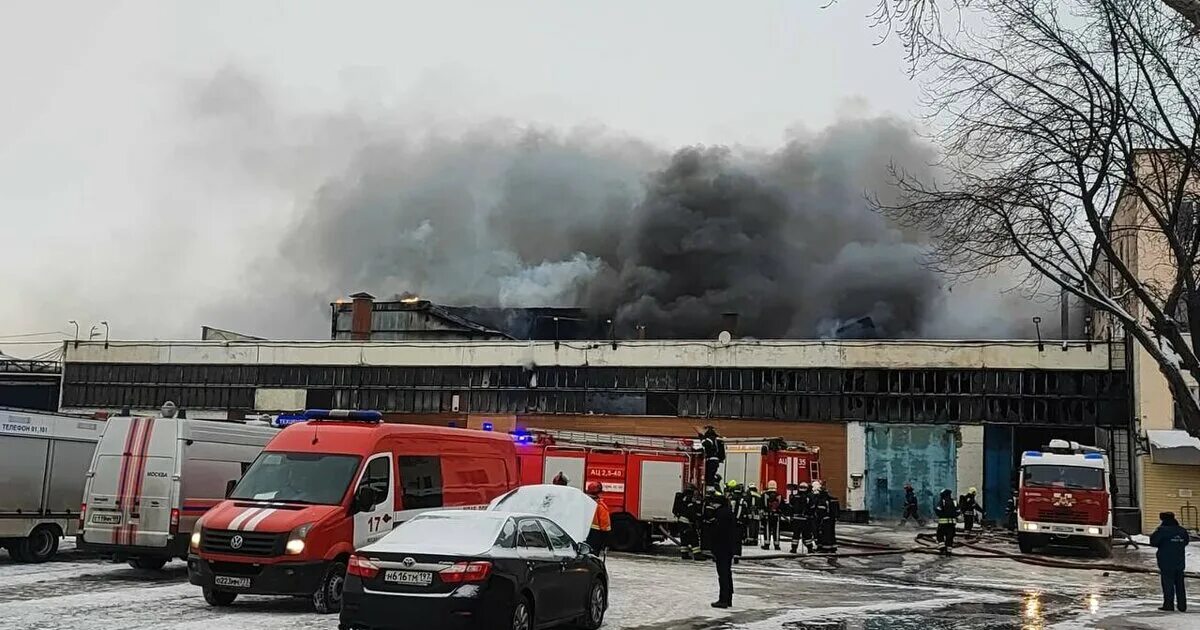 Какого числа произошел пожар. Пожар в москве. пожар в мосав. пожар в москве сейчас. пожар на складе в москве.
