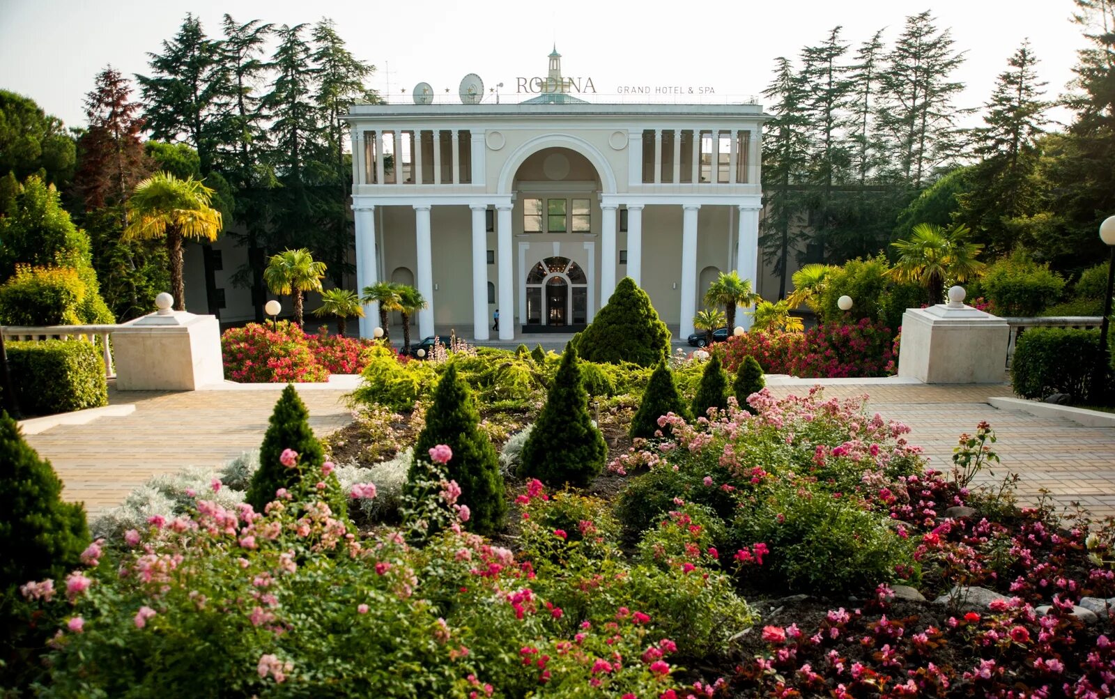 Отель родина сочи сайт. Гранд отель Родина Сочи. Санаторий Родина Сочи. Rodina Grand Hotel Spa Сочи. Отель «rodina Grand Hotel & Spa».