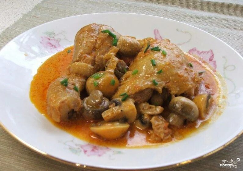 Как делается курица с грибами. Курица с грибами. тушеная курица. курица тушеная с овощами. 4курица с грибм.