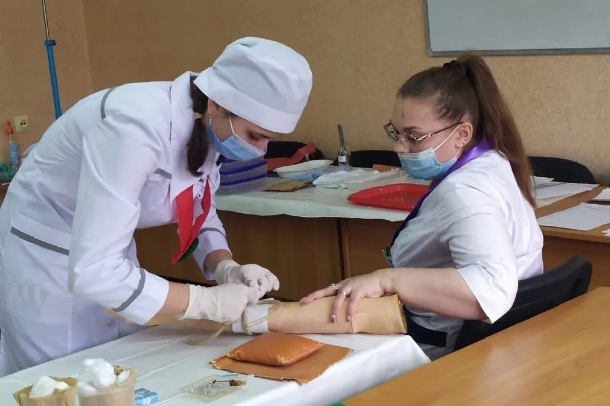 Донецкий медицинский колледж. Мед колледж днр. медицинский колледж конкурс. макияж в медицинский колледж. конкурс профессионального мастерства медики.