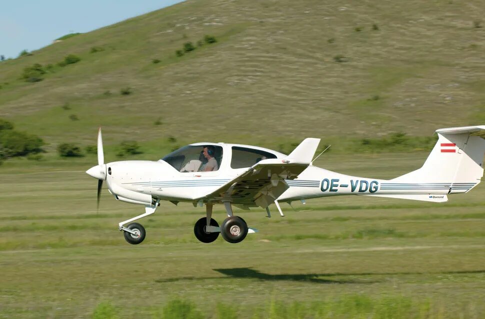 Самолет тундра. Diamond da40 Tundra. Da 40 ng Tundra. Diamond da 40 ng. Da 40 ng Tundra шасси.