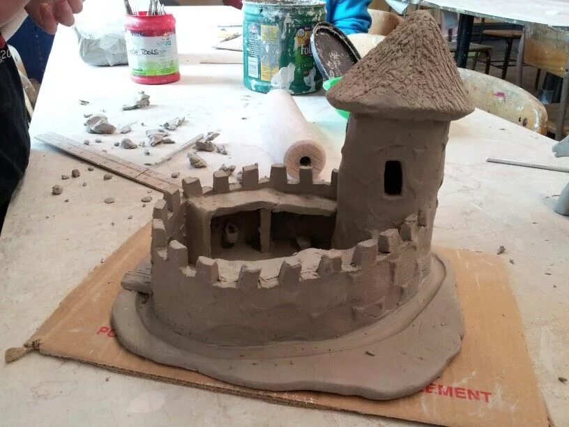 Замок из глины. Замок из скульптурного пластилина. Крепость из глины. Макет из глины.